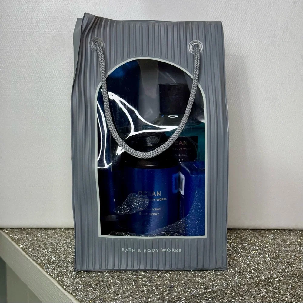 Bath and Body Works Men’s Ocean Body Care 4 Piece Gift Set with Gift Bag NWT